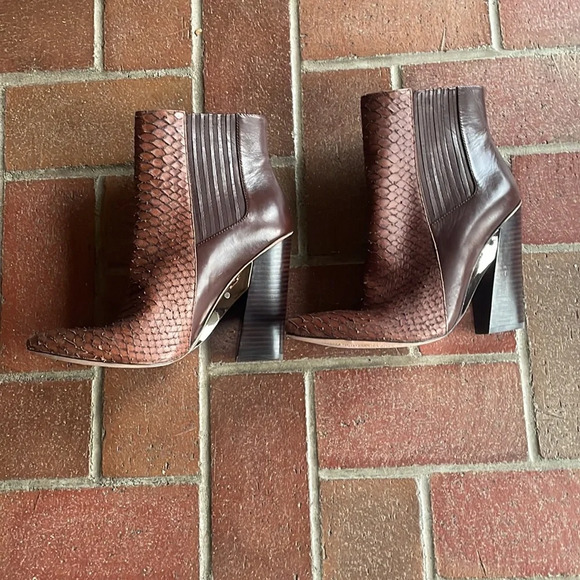 Brown BCBGMaxazria MA-Metild Snakeskin Bootie 9.5 - Picture 1 of 9